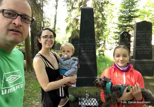 Helfen auf dem Jdischen Friedhof zu Grlitz