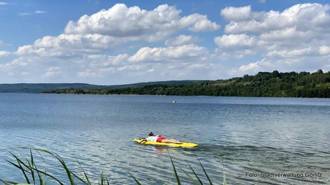 Ausgebildete Rettungsschwimmer passen auf und sind schnell zur Stelle