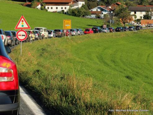 Bild zu Neue Baustelle und zwlf Dinge, die Kraftfahrer im Stau machen